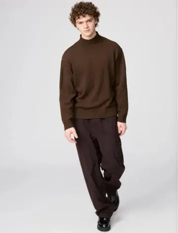 [ M 사이즈 ] 로우 게이지 하이넥 스웨터