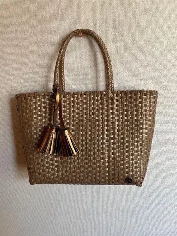 HAYNI 골드 토트백 태슬 포함 메르카도 백