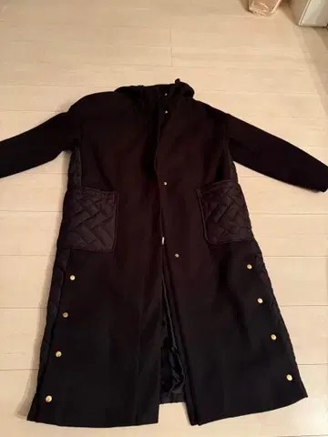 후드 부착 블랙 롱 코트