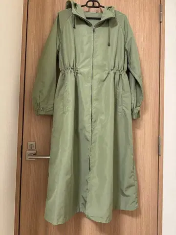 쿠봇치와 콜라보 발수 롱 코트 라이트 카키 Live in comfort