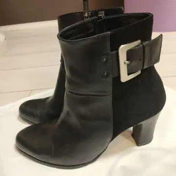 버클 장식 숏부츠 23 블랙