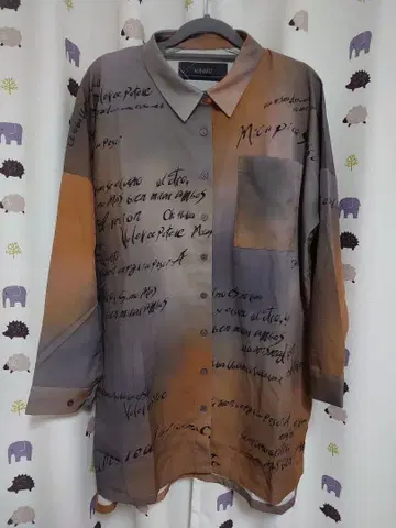 kOHAKU 그라데이션 문자 긴팔 셔츠