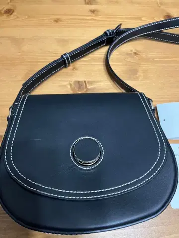 아그네스 b. 블랙 숄더백