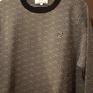 MASTER BUNNY EDITION 스웨터 사이즈 4