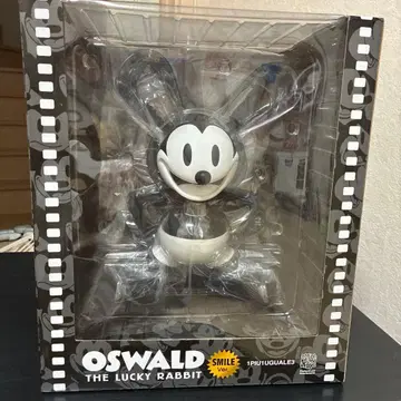 오즈월드 더 럭키 래빗 피규어