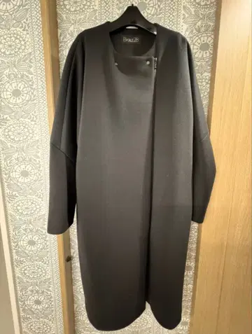 basile28 바레28 종이상자 소재 노카라 코트 블랙