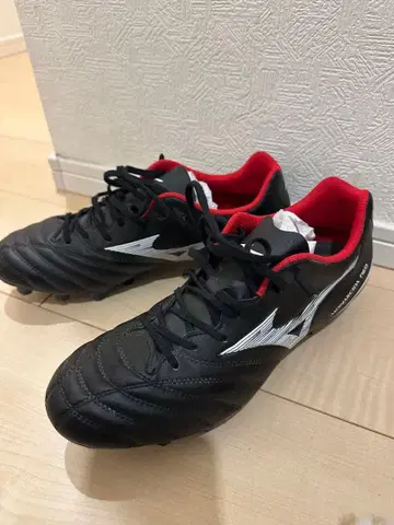 Mizuno 축구화 블랙/레드