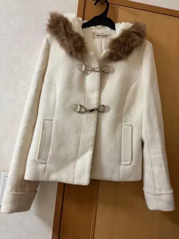 [미슈마슈] 화이트 더플 코트 퍼 포함