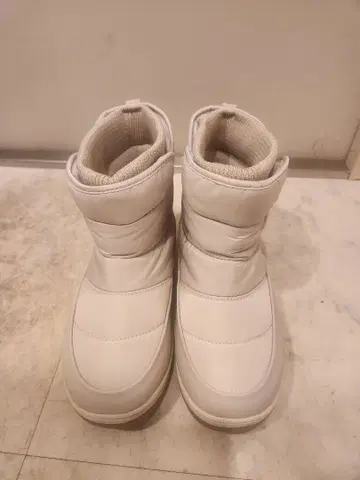 아이보리 베이지 숏부츠 안감 부착