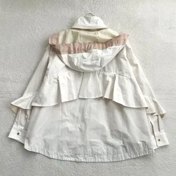 Eimee Law 그로그랭 테이프 배색 프릴 마운틴 후드티 38 화이트