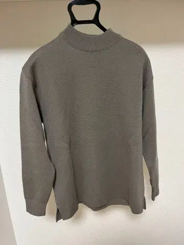 UNITED TOKYO 베이지 모크넥 사이즈 1