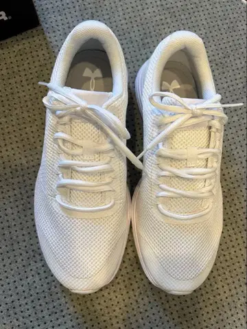 (새상품) 언더아머 화이트 스니커즈