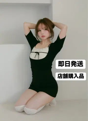 andmary Mew frill tops black