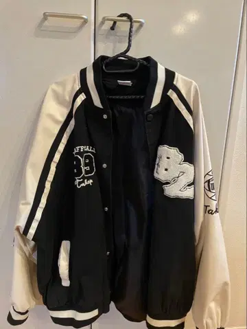 HOOK 바시티 자켓