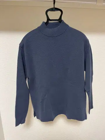 UNITED TOKYO 다크 블루 모크넥 스웨터