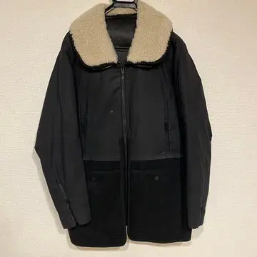 보아 카라 부착 블랙 다운 코트