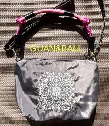 GUAN&BALL 자수 숄더백 그레이 핑크 핸들 포함