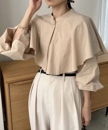 [ 새상품 ] CAPRICIEUX LE'MAGE 케이프 옷깃 볼레로 셔츠