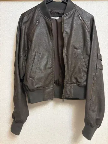 LAGUA GEM 크롭드 퓨 레더 블루종