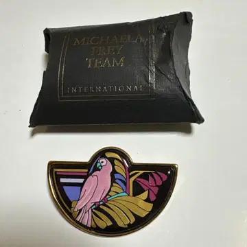 Michaela Frey 새 디자인 브로치