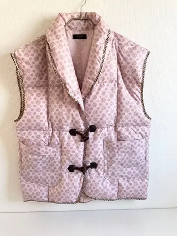 새상품급 닥스 깃털 베스트