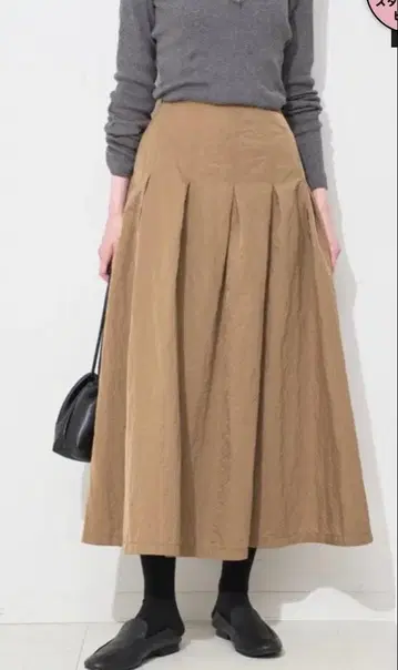 SLOBE IENA 타프타 턱 플레어 스커트