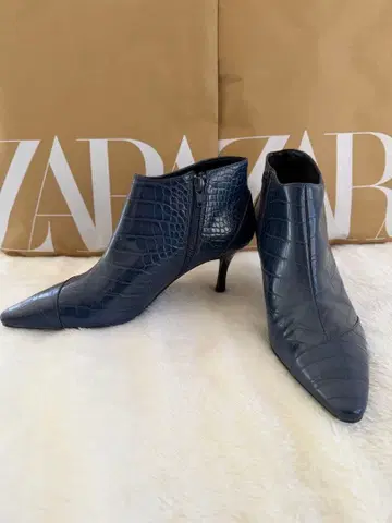 ZARA [ 새상품급 ] 다크 블루 크로커다일풍 부츠