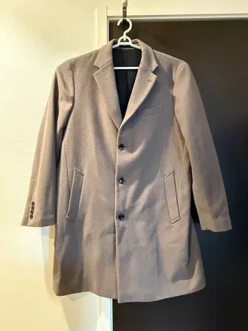 GU 베이지 체스터 코트