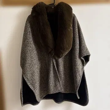 미사용에 가까운 퍼 판초 브라운 계열