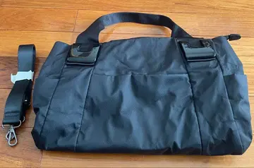 ear 블랙 토트백