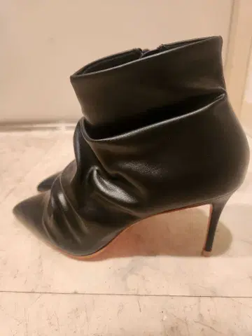 블랙 가죽 슬립온 부티