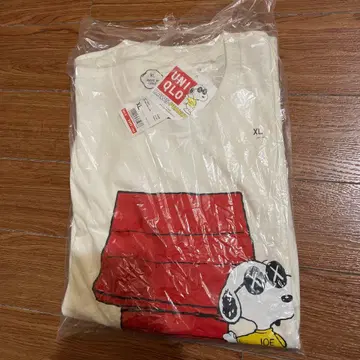 Uniqlo KAWS x Peanuts Joe Kaws Doghouse