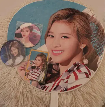 TWICE 사나 부채, 트레이딩 카드, 캔뱃지