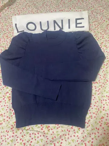 미사용 새상품 LOUNIE 네이비 퍼프 슬리브 니트