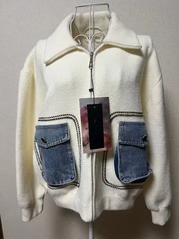 [ 미착용 새상품 ] 화이트 플리스 집업 자켓