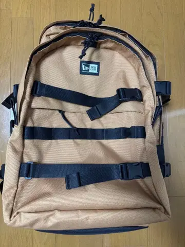 New Era 베이지 백팩 35L