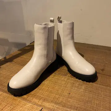 [ 미사용 ] 화이트 가죽 사이드 고어 부츠 상자 포장 24.5cm