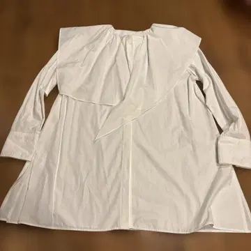 마차트 화이트 긴팔 셔츠 F 사이즈 오프숄더