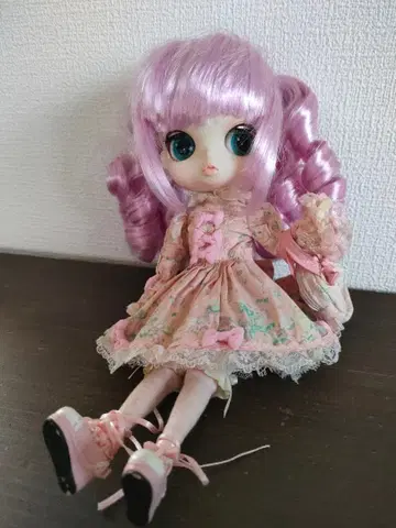 커스텀 인형 연보라색 머리카락 꽃무늬 드레스