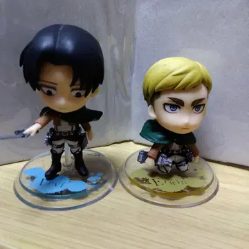 진격의 거인 리바이와 엘빈 피규어 세트