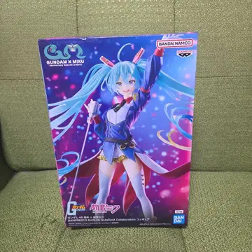선착순 BANDAI GUNDAM x MIKU 피규어