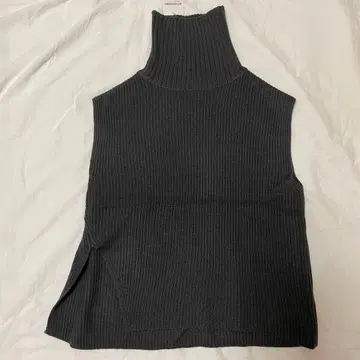 유나이티드 애로우즈 터틀넥 니트 베스트 차콜 그레이