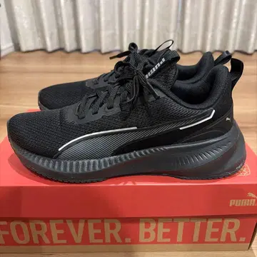 PUMA 블랙 러닝화