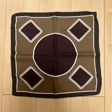 정가 8800엔 삼나무 포켓 치프 브라운