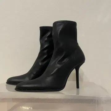 새상품급 ZARA 숏부츠 35