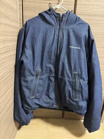 thisisneverthat 다운