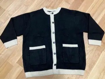 LOWRYS FARM 버튼 달린 가디건 블랙과 화이트