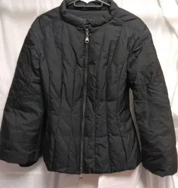 블랙 자수 다운 자켓