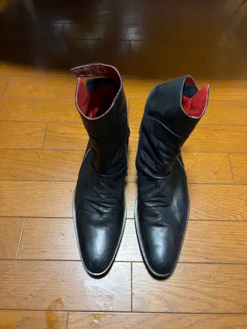 블랙 가죽 숏부츠 지퍼 포함