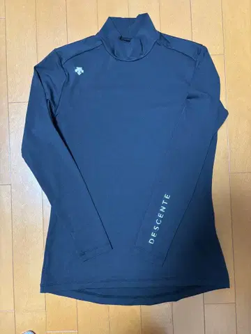 [ 새상품급 ] DESCENTE 블랙 긴팔 셔츠